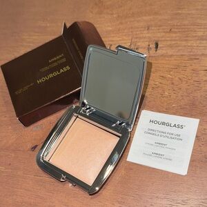 Hourglass Ambient Lighting Powder in Silver Compact
